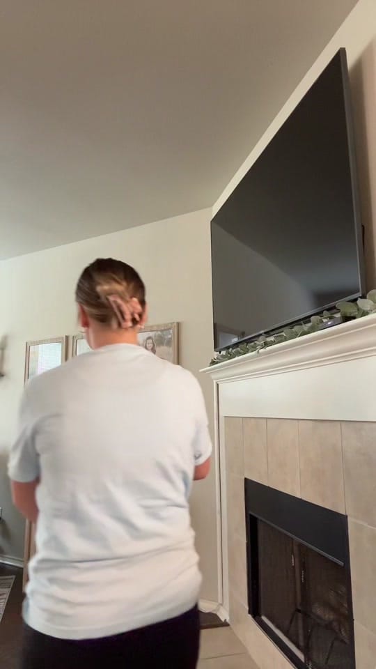 Post 10 by Sydney Frost on TikTok (video)