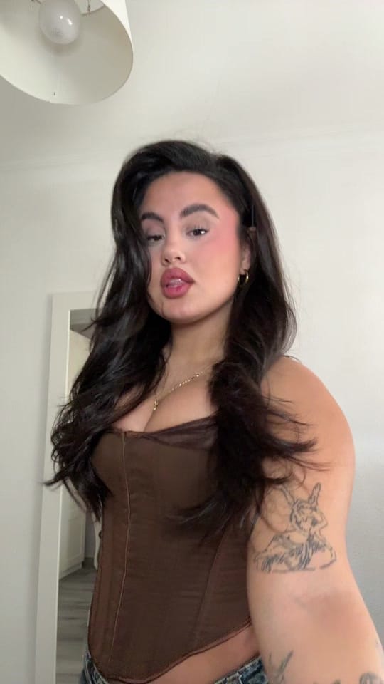 Post 6 by LOLA DOMINGUEZ on TikTok (video)