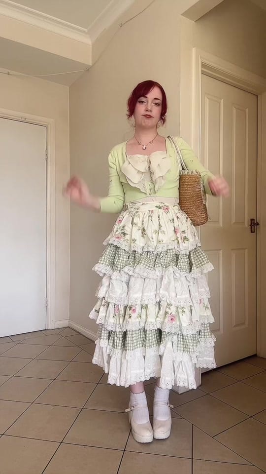 Post 7 by 💖ele💖 on TikTok (video)