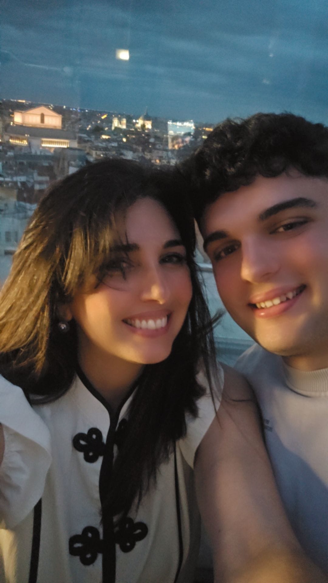 Post 7 by Lara on TikTok (video)