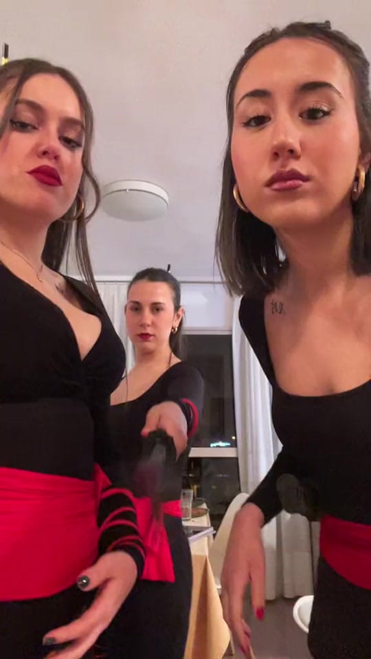 Post 1 by Aitana on TikTok (video)