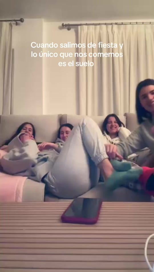 Post 2 by Aitana on TikTok (video)