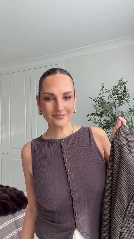 Post 5 by Laura🌻 on TikTok (video)