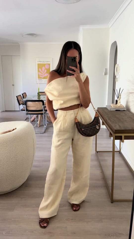 Post 10 by Sara Wears on TikTok (video)