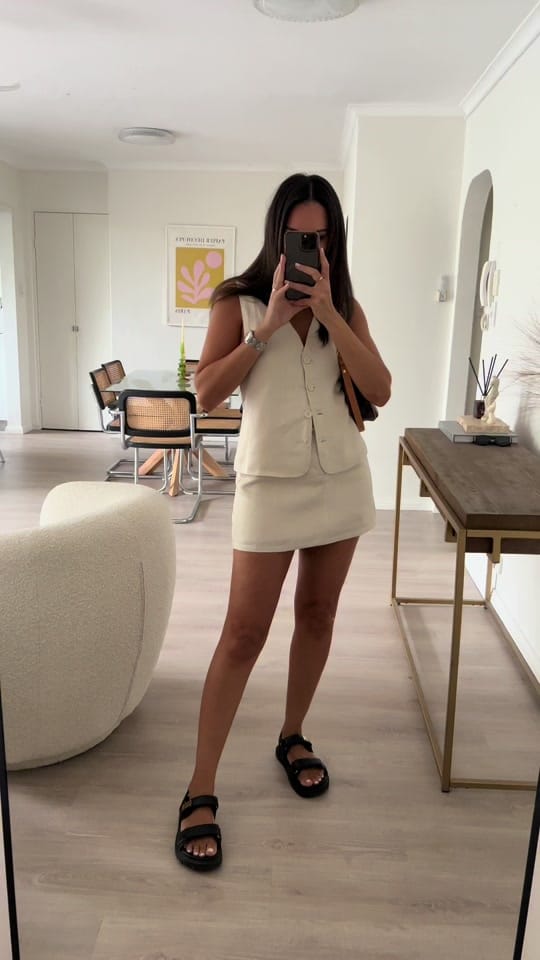 Post 9 by Sara Wears on TikTok (video)