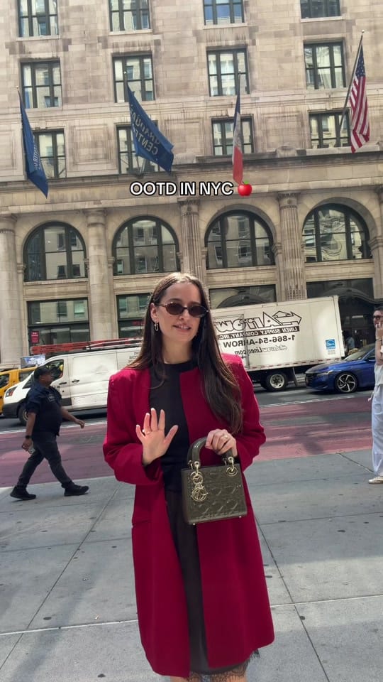 Post 3 by elenidiluzio on TikTok (video)