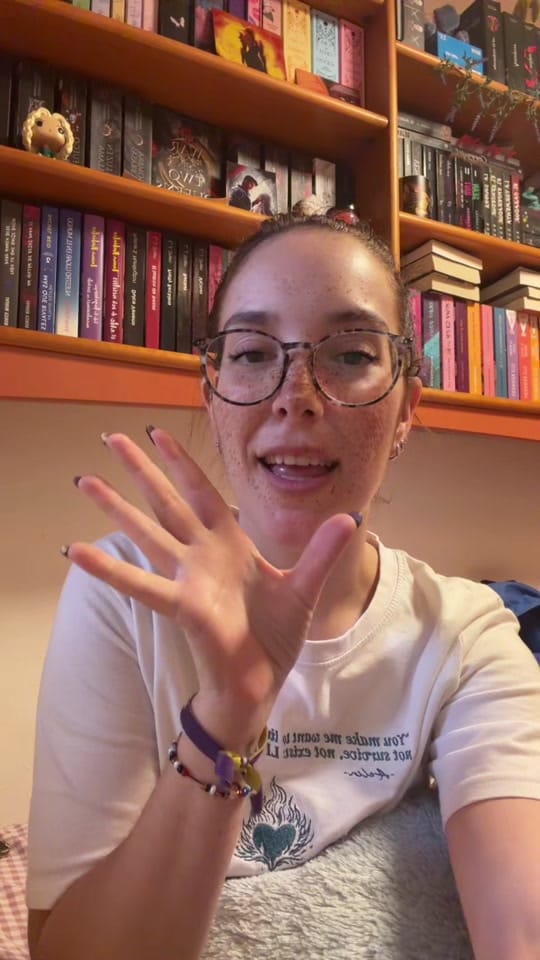 Post 5 by Books.sis💫 on TikTok (video)