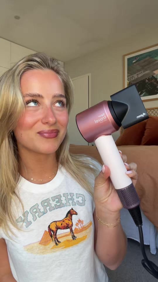 Post 4 by Ava Francis on TikTok (video)