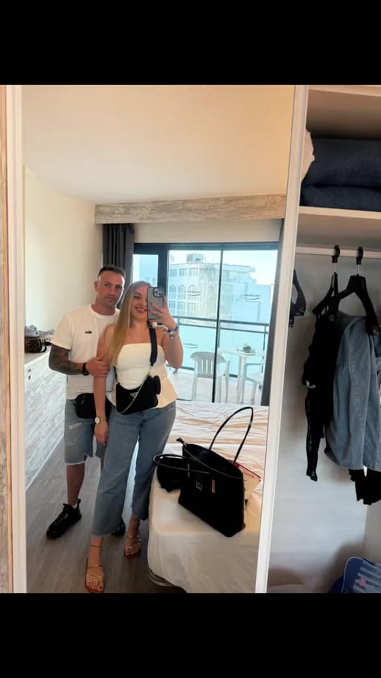 Post 2 by India González on TikTok (video)