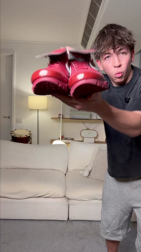 Post 3 by kenaivanrietvelde on TikTok (video)