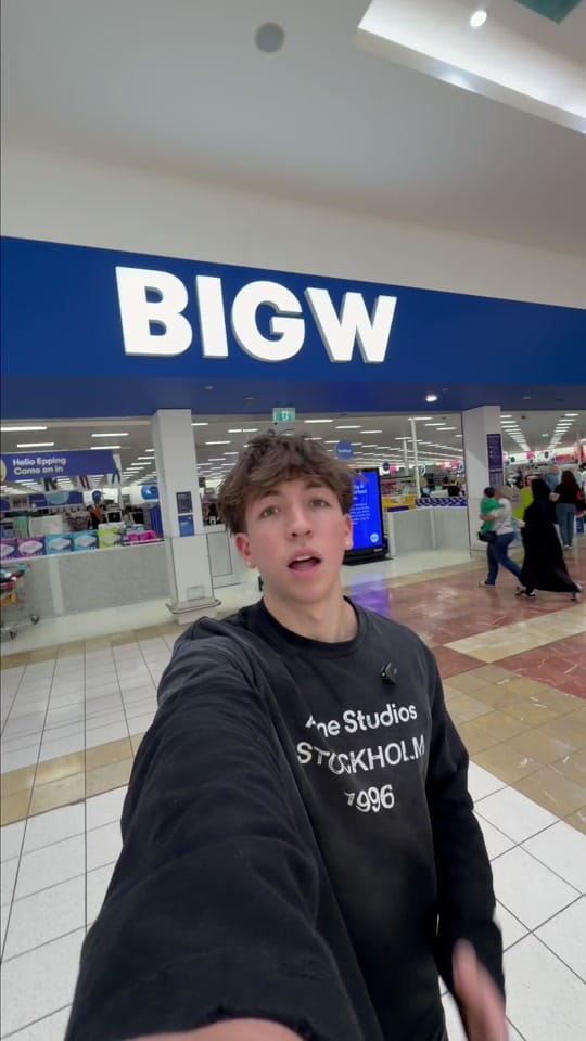 Post 9 by kenaivanrietvelde on TikTok (video)