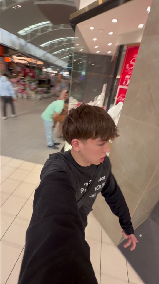 Post 8 by kenaivanrietvelde on TikTok (video)