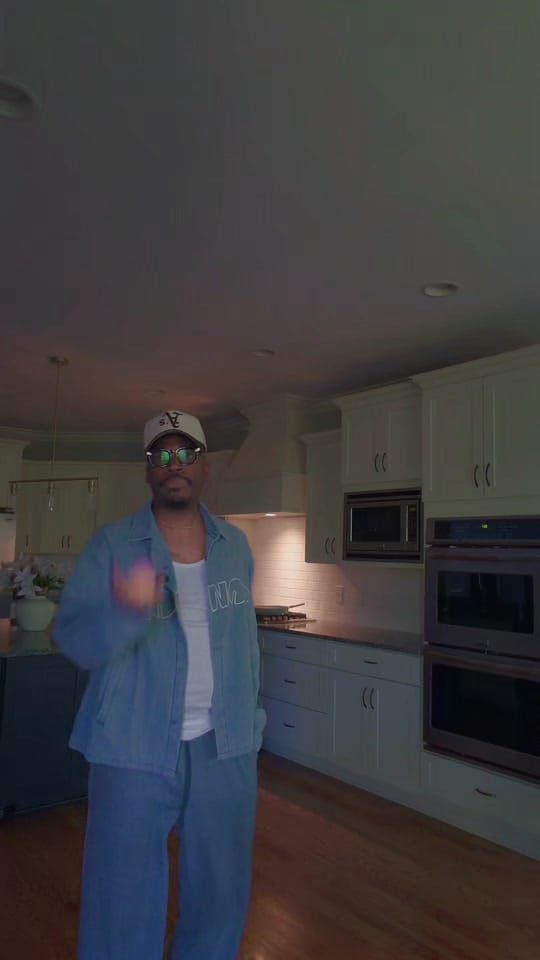Post 1 by Hollis Thomas on TikTok (video)