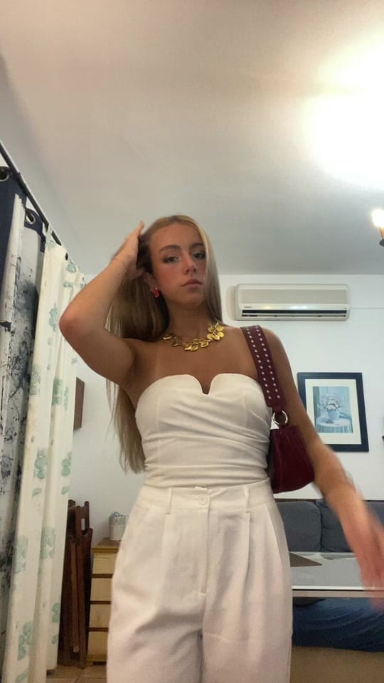 Post 1 by Luciaa on TikTok (video)