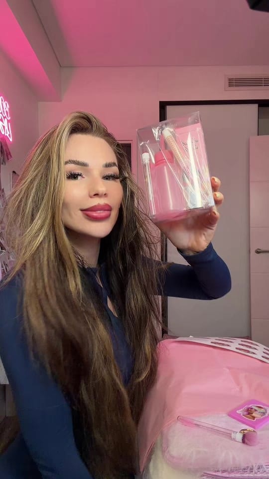 Post 1 by Rosie Terre on TikTok (video)