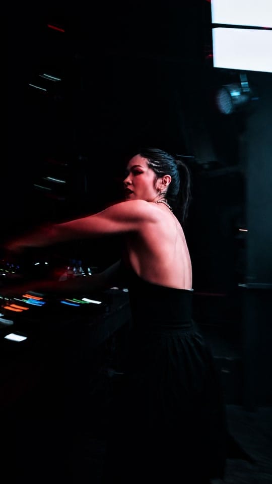 Post 4 by Lara Klart on TikTok (video)