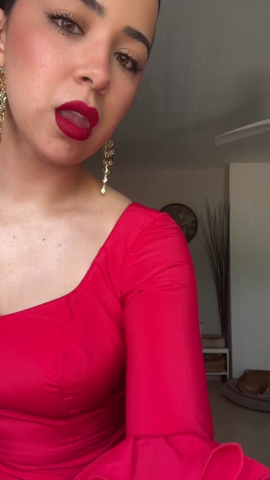 Post 2 by Lucia Melado on TikTok (video)