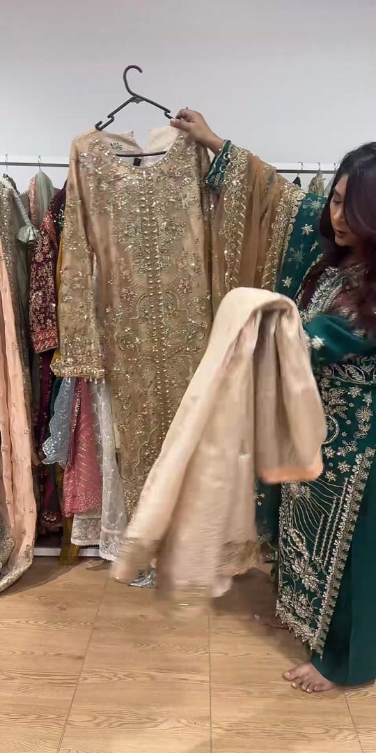Post 5 by LibasByKiranAsad 🇦🇺 on TikTok (video)