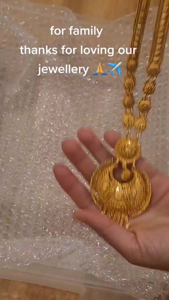 Post 10 by Leeleeya Fashion Australia on TikTok (video)
