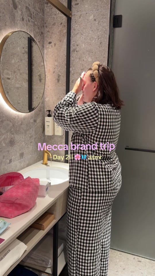 Post 3 by Nicole Bridget on TikTok (video)