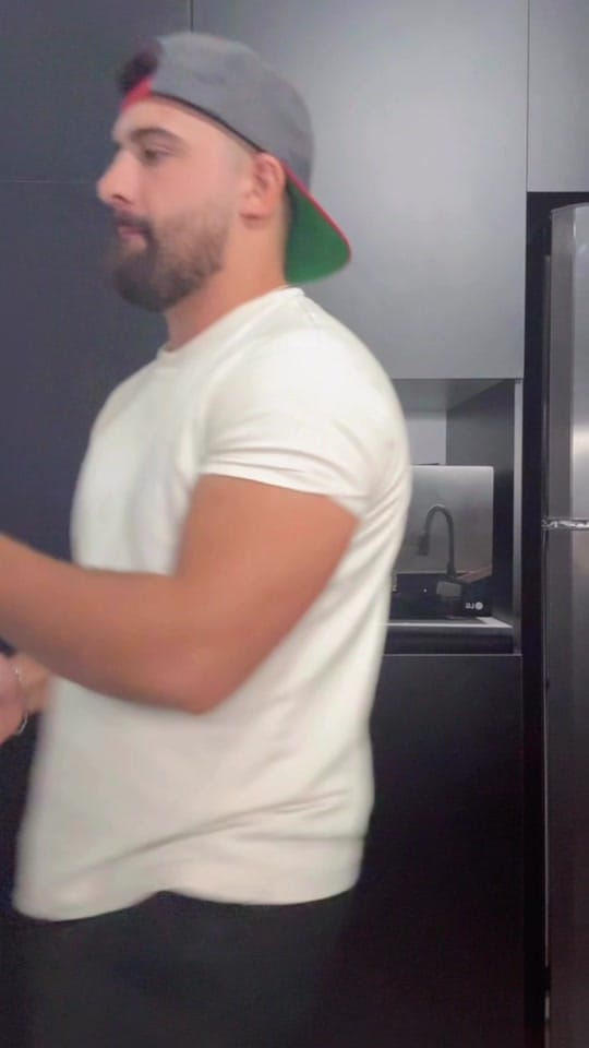 Post 6 by Martin Sevilla on TikTok (video)