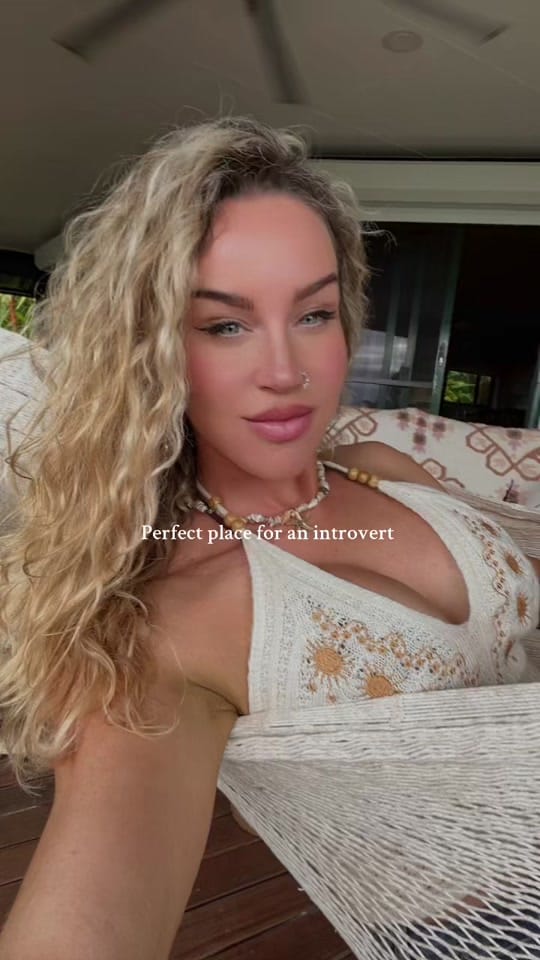 Post 6 by Aura on TikTok (video)