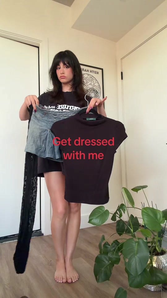 Post 3 by Sydney Frost on TikTok (video)