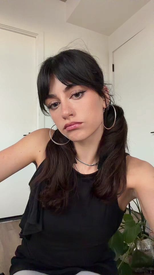 Post 2 by Sydney Frost on TikTok (video)