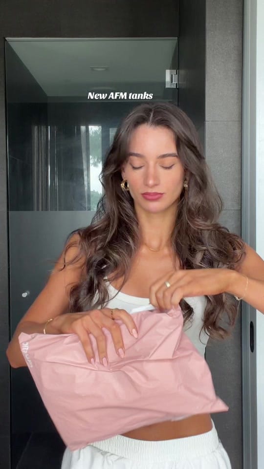 Post 5 by Carla on TikTok (video)