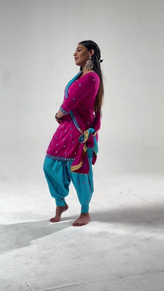 Post 8 by Raina on TikTok (video)