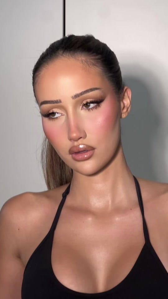 Post 4 by makeupbyparyss on TikTok (video)