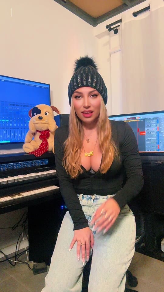 Post 10 by yessia on TikTok (video)