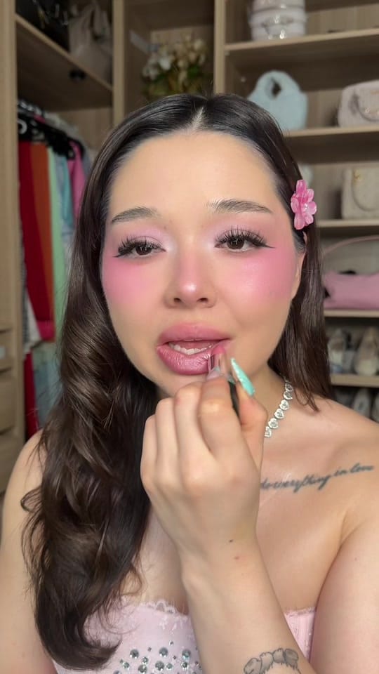 Post 2 by Jules 🪽 on TikTok (video)