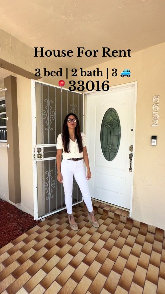 Post 10 by lauravelarde on TikTok (video)