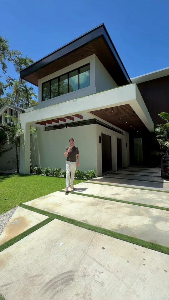 Post 8 by Ryan Thorburn on TikTok (video)