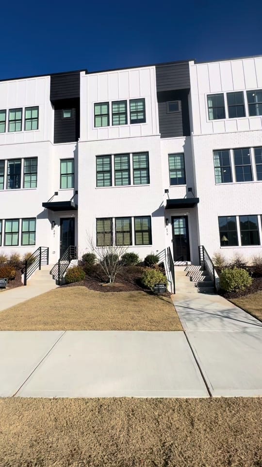 Post 3 by Jasmine, The REALTOR on TikTok (video)
