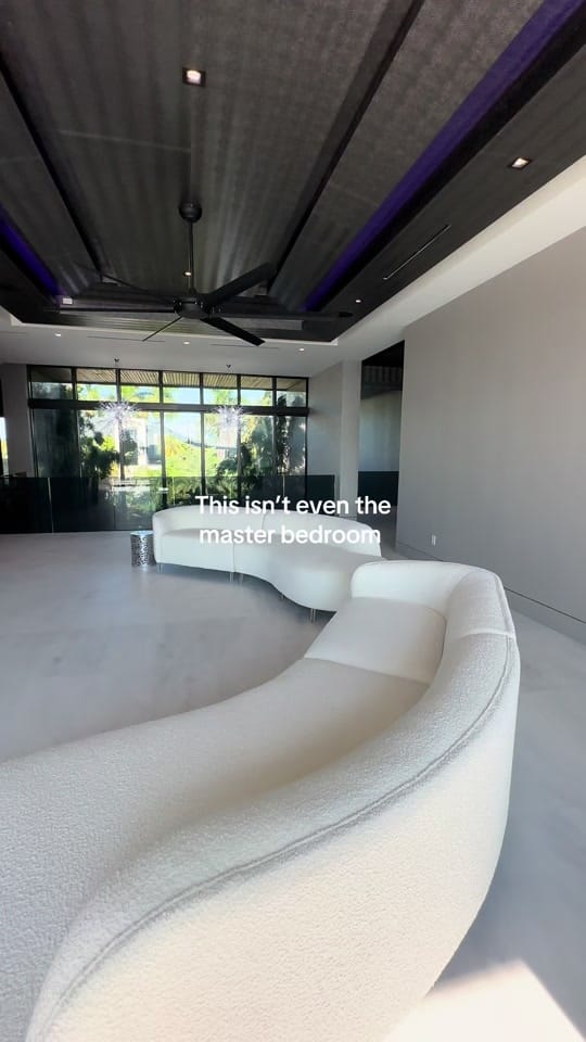 Post 2 by Julian Infante on TikTok (video)