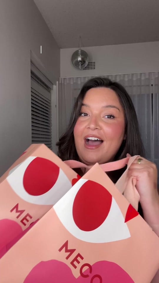 Post 4 by Chantelle | Makeup Artist on TikTok (video)