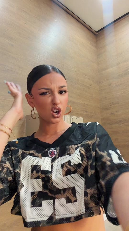 Post 2 by JULIA on TikTok (video)