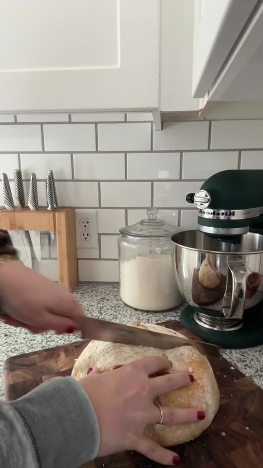 Post 6 by Adri on TikTok (video)