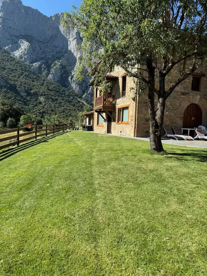 Post 4 by cristina muñoz on TikTok (video)