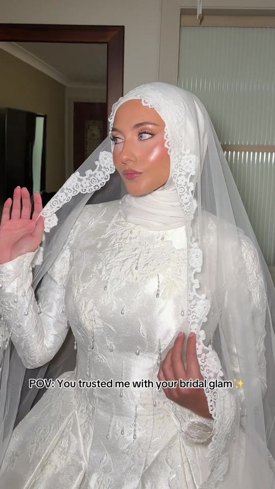 Post 4 by louisaperrimakeup on TikTok (video)