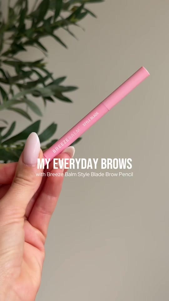 Post 1 by Lou Makeup Artistry on TikTok (video)
