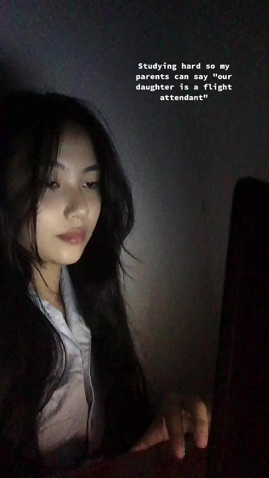 Post 6 by elynsevillalare on TikTok (video)