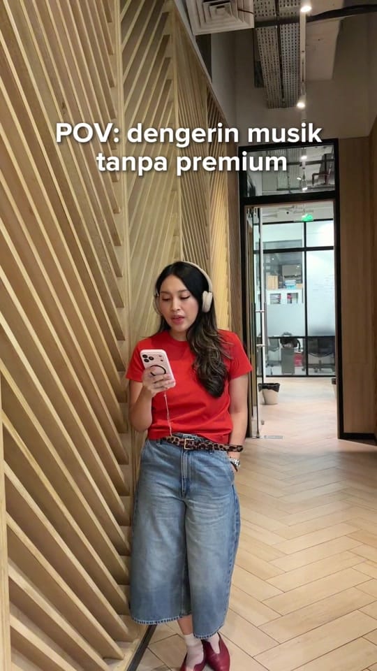 Post 1 by Loluna Official on TikTok (video)