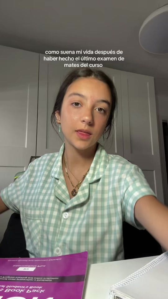 Post 6 by anaa on TikTok (video)