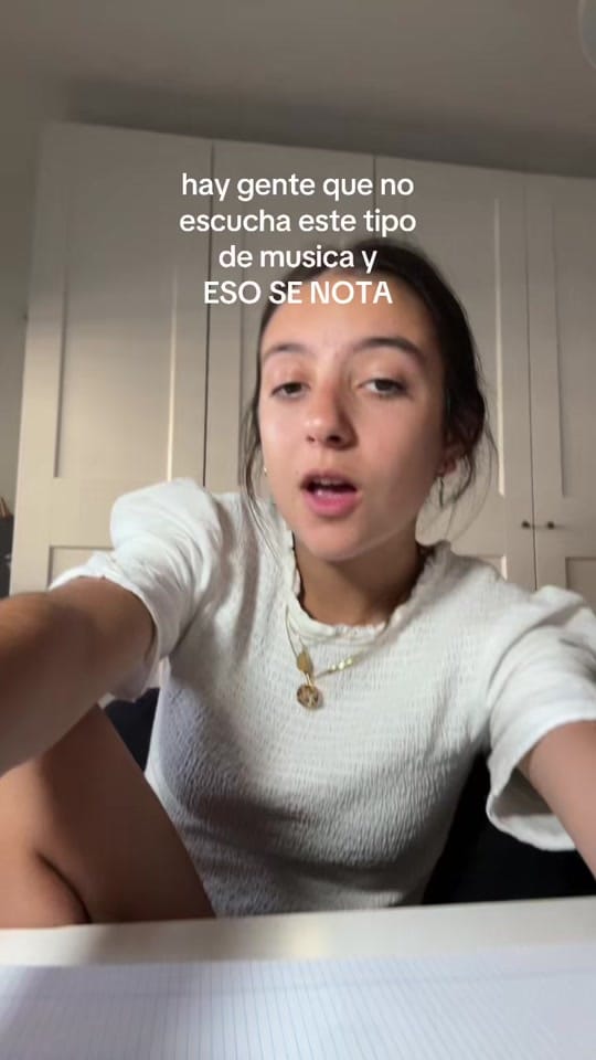 Post 9 by anaa on TikTok (video)