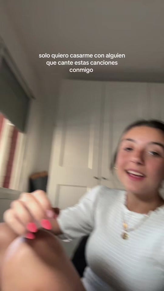 Post 7 by anaa on TikTok (video)