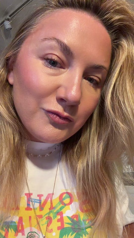 Post 1 by Tobi Makeup on TikTok (video)