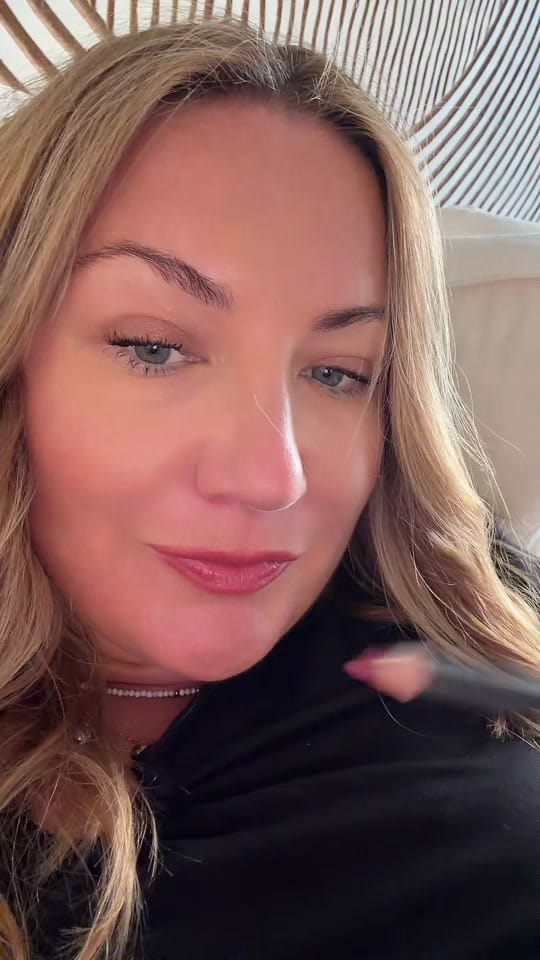 Post 5 by Tobi Makeup on TikTok (video)